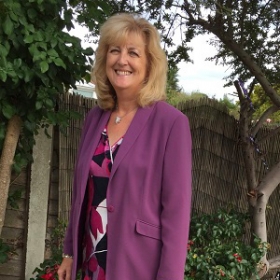 Karen, age 57<span>TREATMENT: nSTRIDE injections into both knees and Total Knee Replacements for both knees</span>